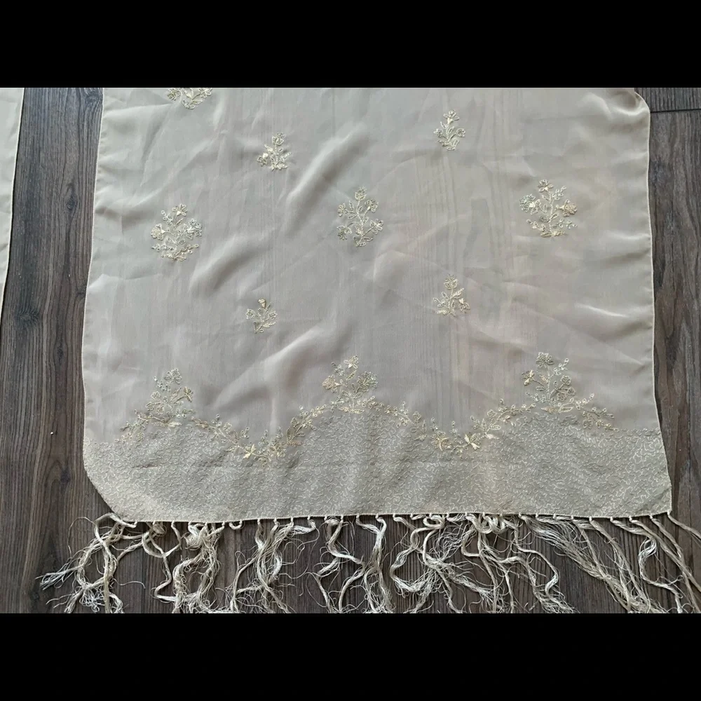Elegant Beige Embroidered scarf